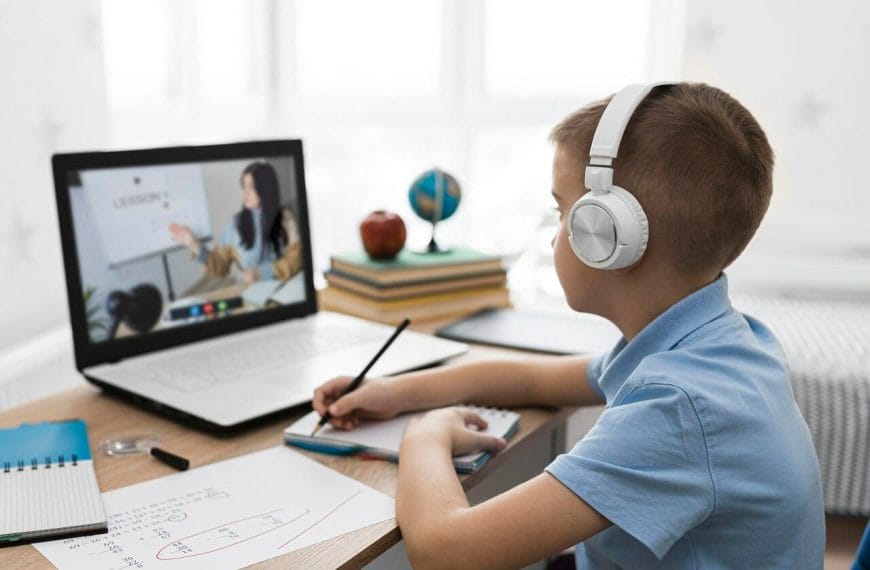 WHY DISTANCE ELEARNING SERVICES IS A BETTER OPTION FOR LEARNERS