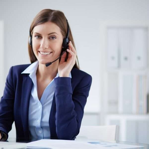 How does call center software work