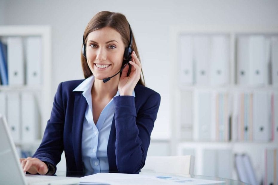 How does call center software work